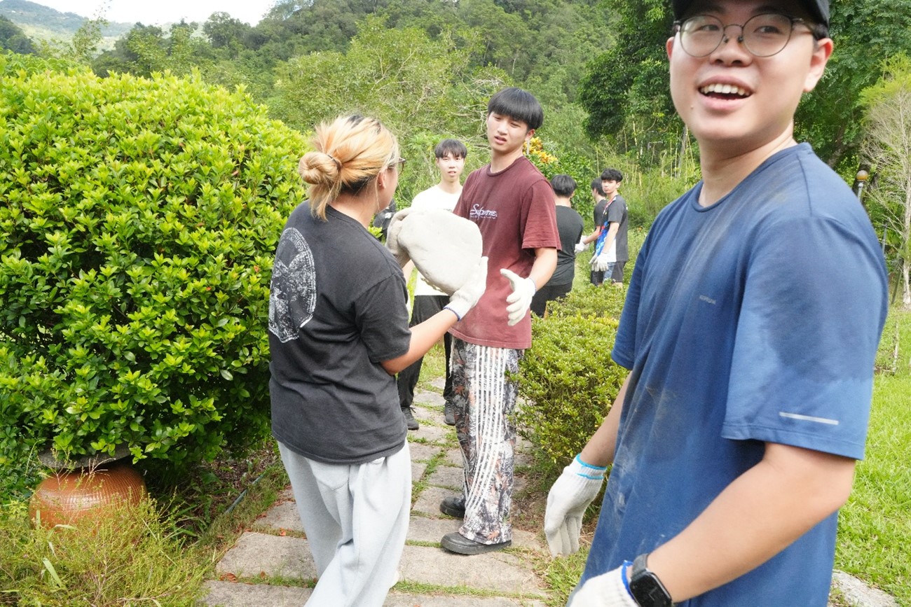 運休學程與石碇螢火蟲公益書屋合作淨山活動,推動永續發展目標SDGs