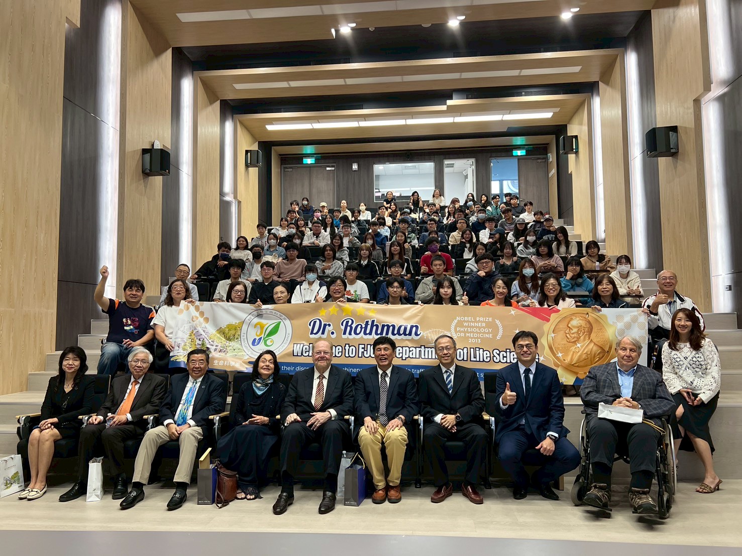 諾貝爾獎得主Prof. James E. Rothman伉儷訪生科系 師生喜交流