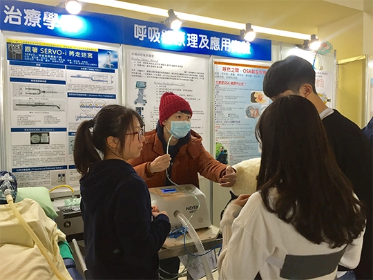 健康促進課程博覽會 現場展出22門課學習成果