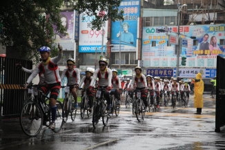 輔仁大學鐵馬環台勇士　大雨中熱血歸來