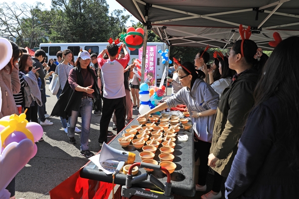 輔大年末送暖 冬至吃湯圓捐熱血 圓滿一整年