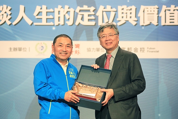 侯友宜市長蒞臨輔大演講 分享衝破難關的勇氣與心法
