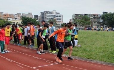 甲組大隊接力、趣味競賽　嗨翻泰山園區