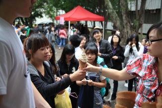 輔大食科冰淇淋特殊口味 校慶即將開賣