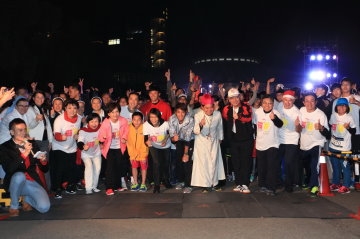 1500人輔大夜跑《活出愛》周美青現身輔大