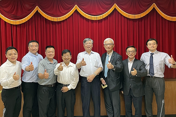 輔仁大學與萬泰科技產學合作 打造跨領域防疫3.0健康平台