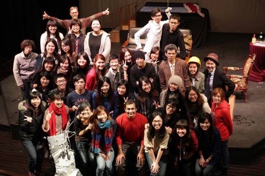英文系畢業公演 演繹經典劇作《黑色喜劇》 英文系畢業公演 演繹經典劇作《黑色喜劇》