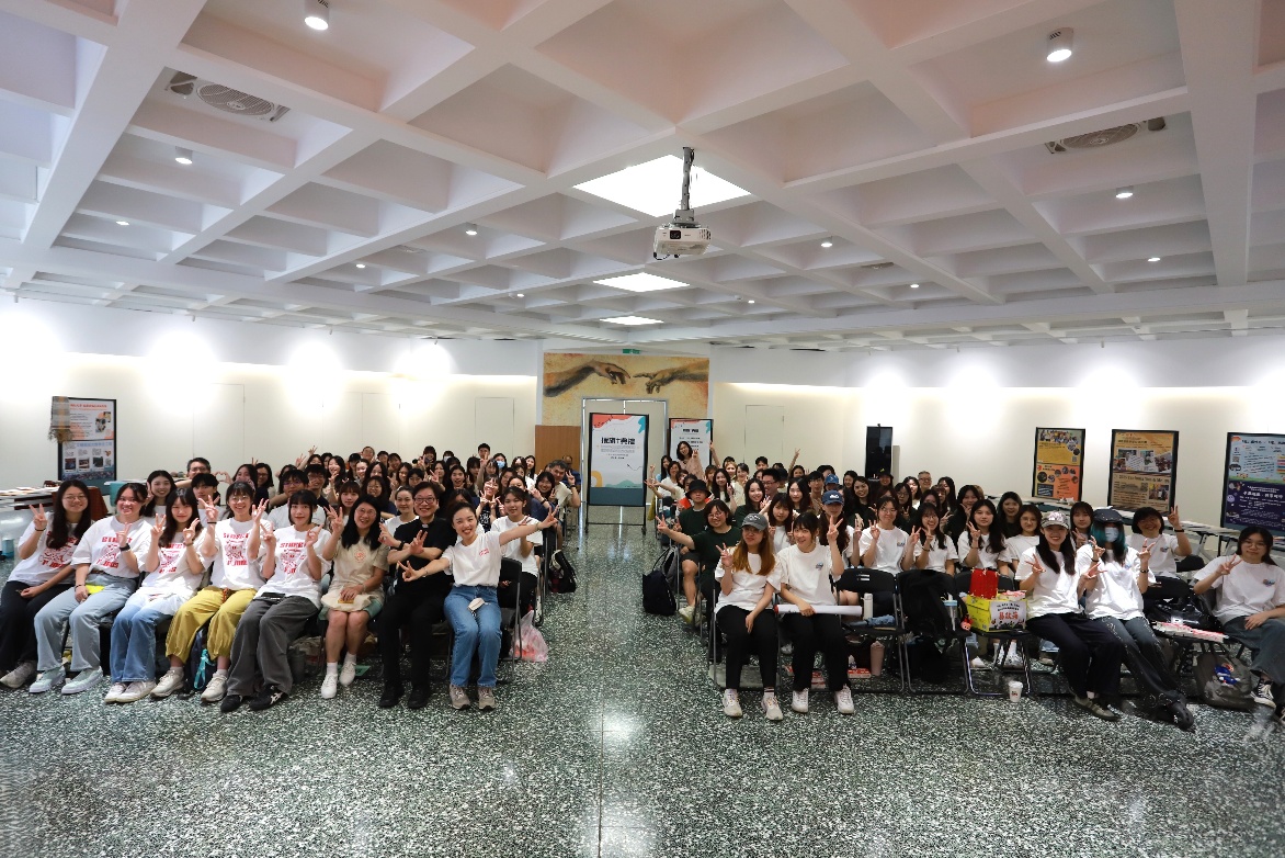 2025服務學習團隊祈福授旗典禮使命傳承 「光」與「鹽」傳遞祝福與期許