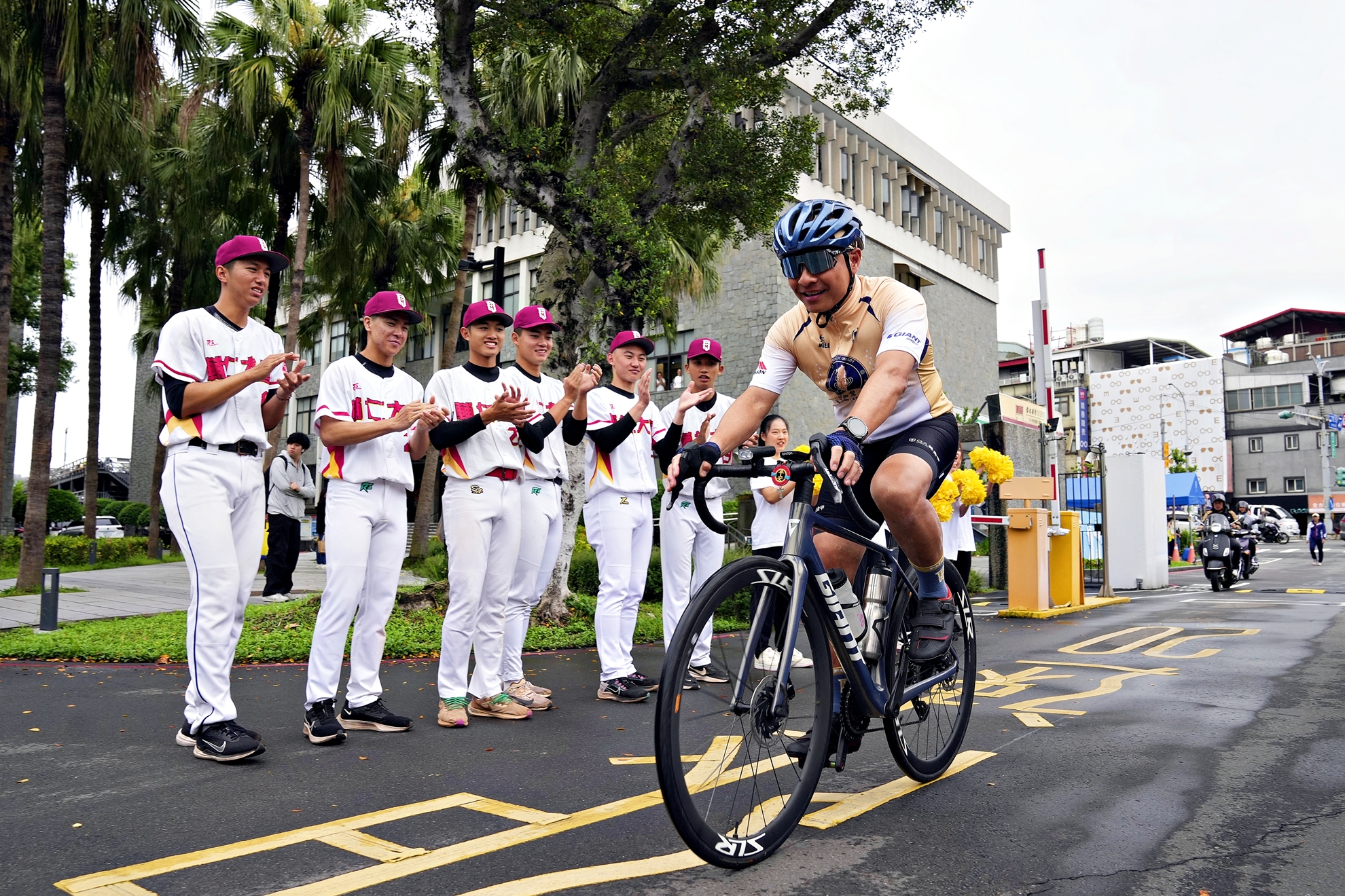「千里」運動產業一線牽 聖週「傳愛」緊密連