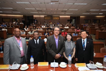 聖露西亞總理來輔大 鼓勵露國學生學習交流 聖露西亞總理來輔大 鼓勵露國學生學習交流