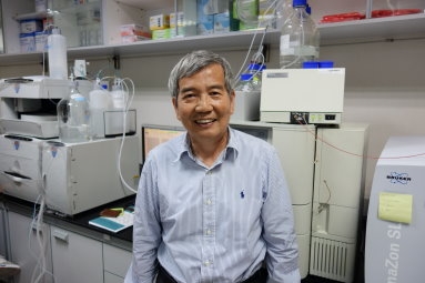 畢業數十載 曾毓俊學長回饋輔大盼拋磚引玉