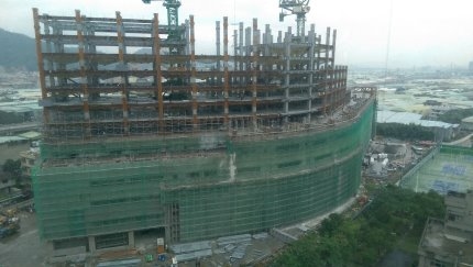 《輔醫進度》鋼骨吊裝至１３樓 主體鋼骨結構完工進入倒數階段