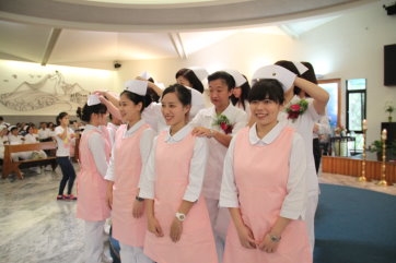 護理系加冠祝福 勉白衣天使發揚輔仁精神
