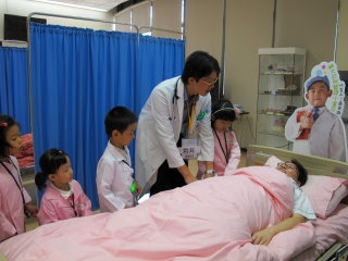 輔大診所舉辦醫護小當家體驗  帶領孩子探索未來