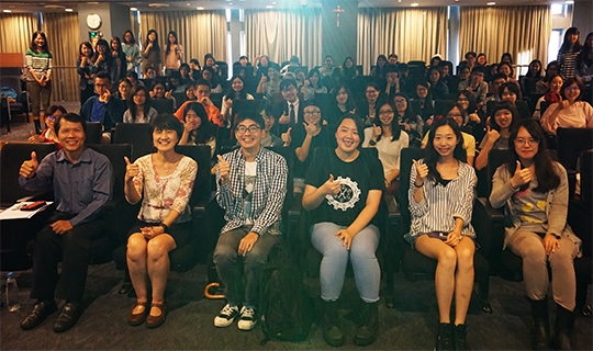 揭开出版产业面纱 作家刘扬铭热情开讲