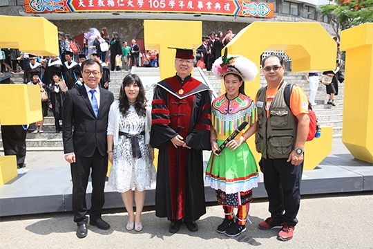 畢業典禮喜悅溫馨 舉重國手郭婞淳感恩母校