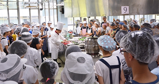 餐旅營從實做中學習 學員飲食一手包辦 餐旅營從實做中學習 學員飲食一手包辦
