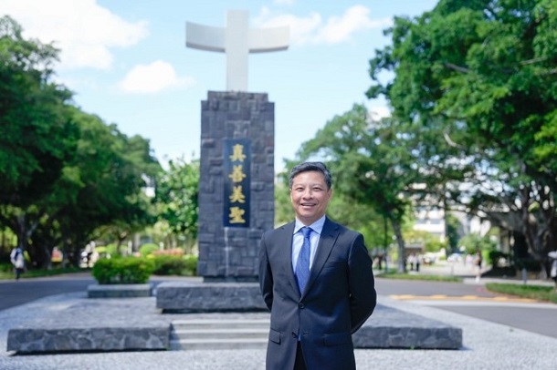 藍易振教授 輔仁大學校長 藍易振教授 輔仁大學校長