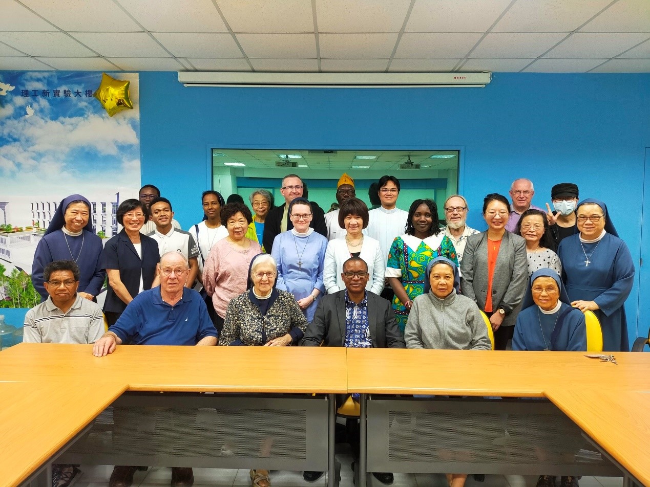 Distance from Ghana to Fu Jen Catholic University
