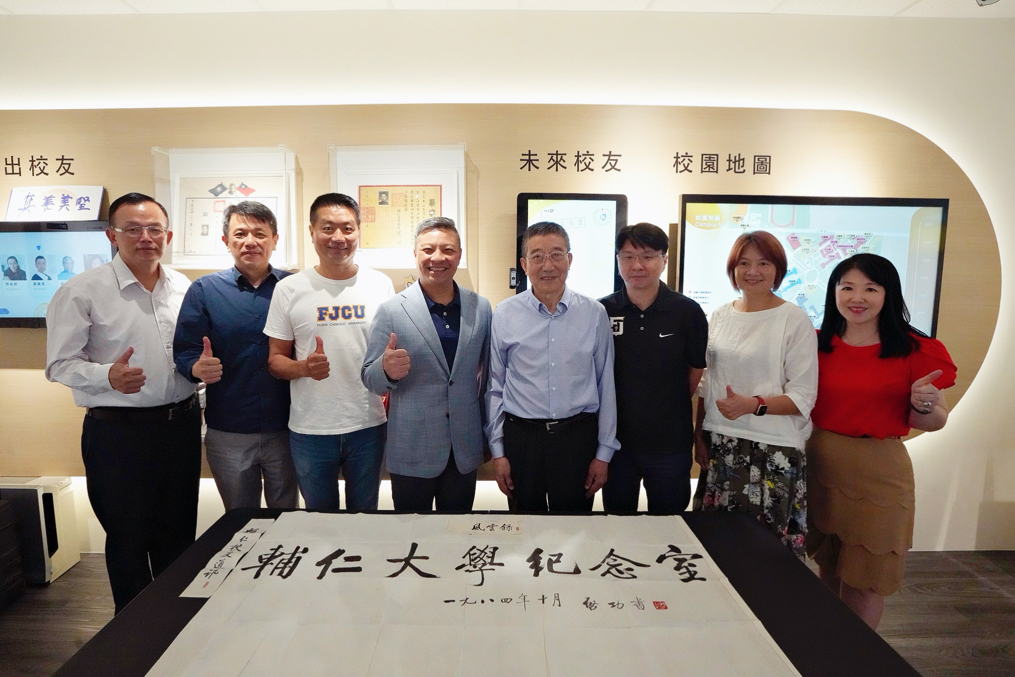 輔大北京校友會珍貴捐贈 見證跨世代情誼