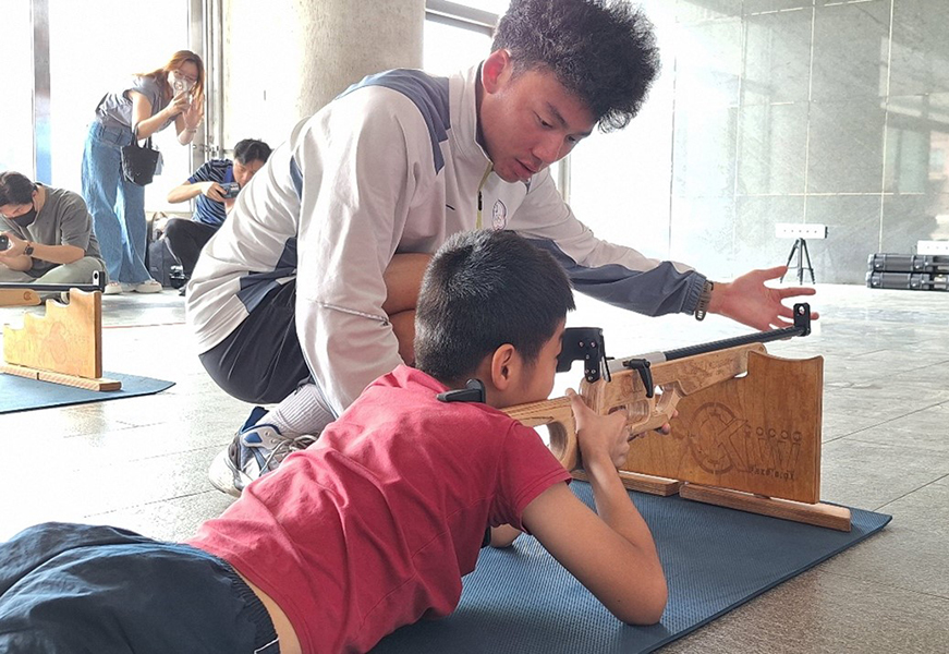 輔大運休學程亞洲冬季運動會范睿紘國手協助新北市運動熱區計畫-推動冬季兩項運動