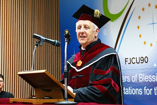 FJCU presents an honorary doctorate in Law to Giuseppe Cardinal Versaldi...